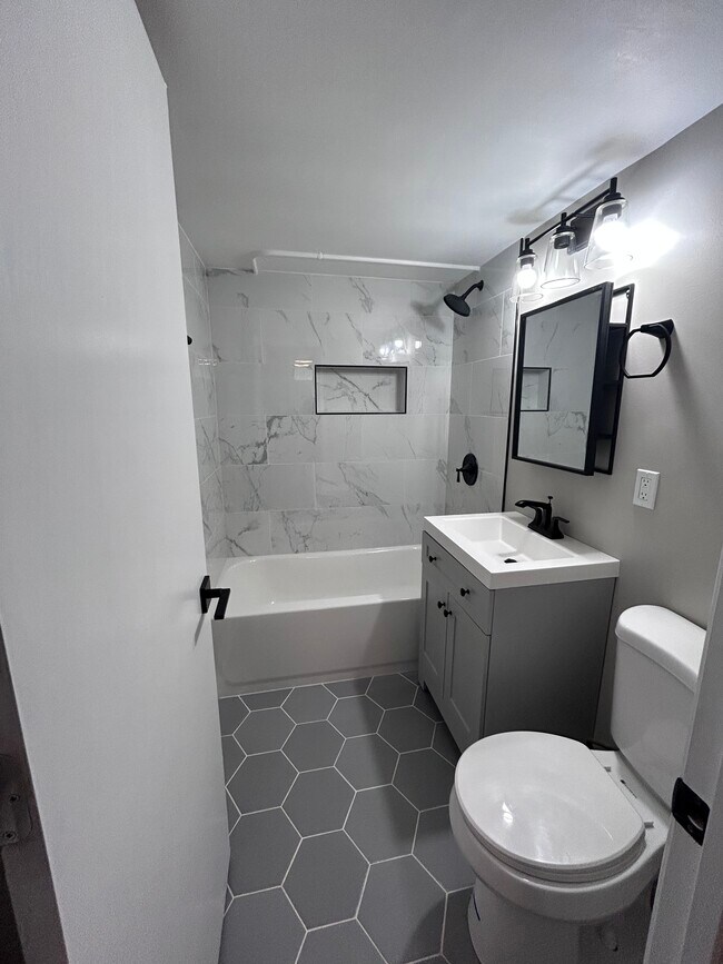 Foto del edificio - 660 169th St