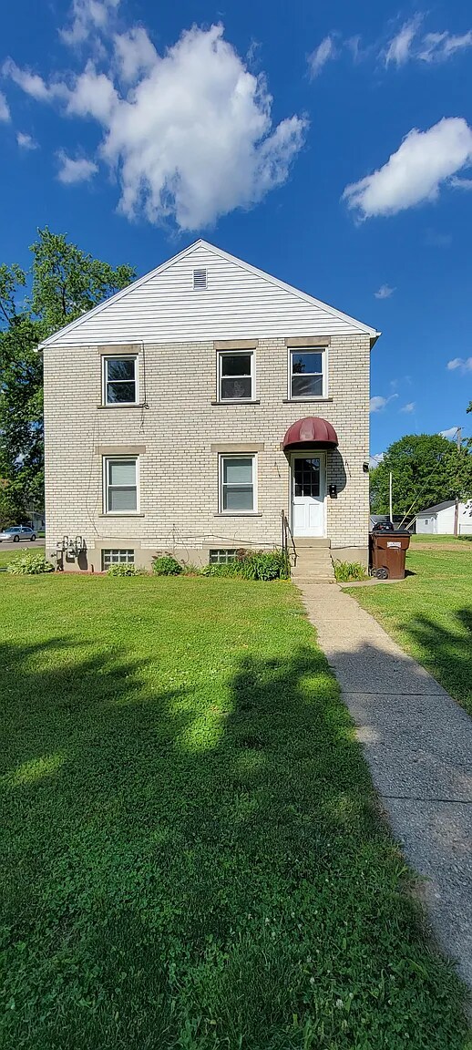 Foto del edificio - 671 Smith Ave