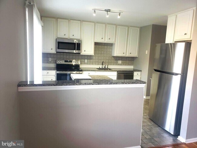 Foto del edificio - 5002 Essex Ln