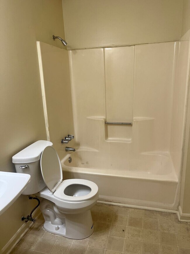 Foto del edificio - 2 Bed, 1 Bath Apartment