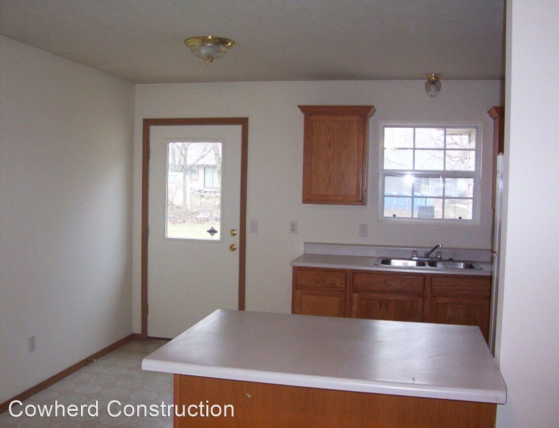 Building Photo - 3 br, 1.5 bath House - 1930 N Hillcrest