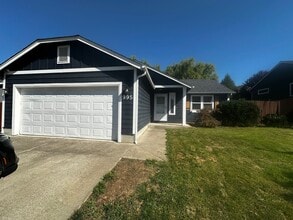 Building Photo - 995 Rolling Hills Rd