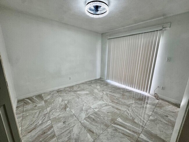 Foto del edificio - 1245 SE 8th St