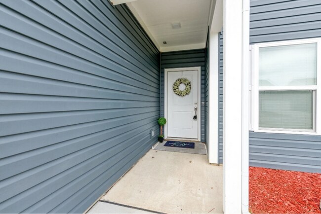 Foto del edificio - 4 Bedroom, Two Story House in Avalon Bluff...