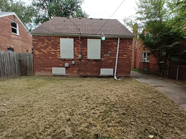 Building Photo - 15421 Stout St