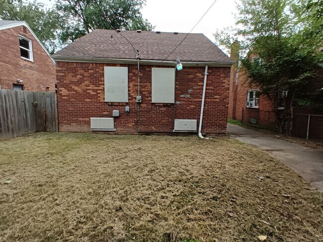 Foto del edificio - 15421 Stout St