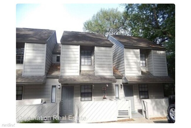 Building Photo - 2 br, 2.5 bath Townhome - 4887 Old Bainbri...