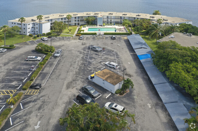 Building Photo - Biscayne Sea Club