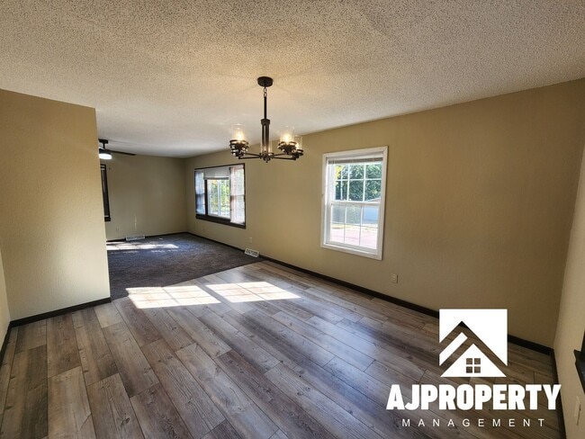 Building Photo - 1013 S Sherman Ave