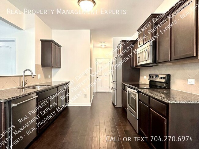 Foto del edificio - **MOVE IN CHRISTMAS SPECIAL!**Charming 4BR...