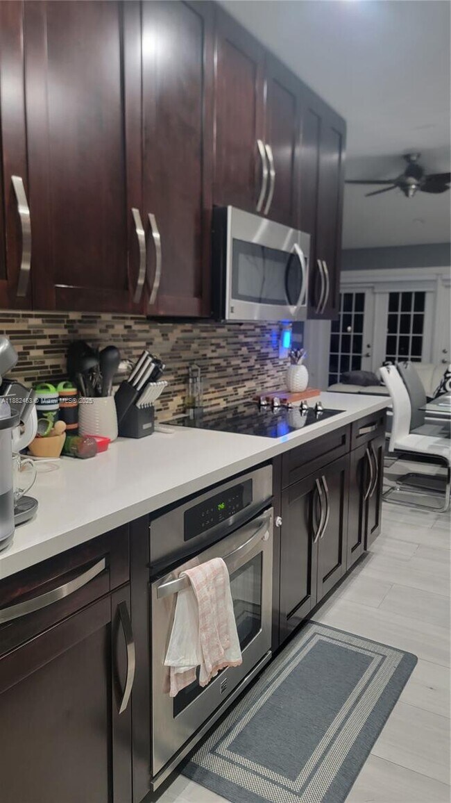 Foto del edificio - 9770 NW 15th Ct