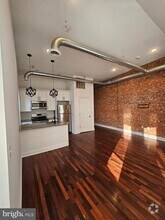 Building Photo - 3228 W Diamond St