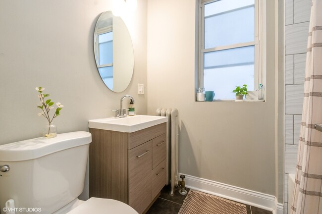 Bathroom - 3021 N Davlin Ct