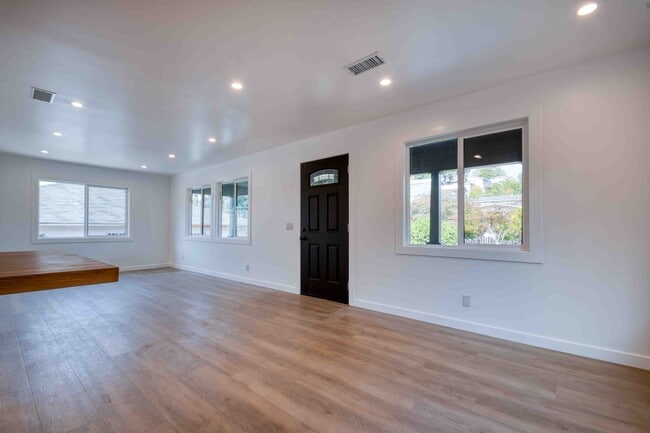 Building Photo - 3172 Cazador St