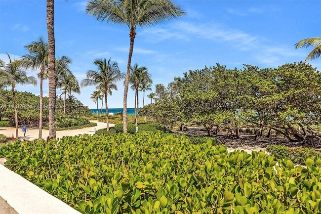 Foto del edificio - 10185 Collins Ave