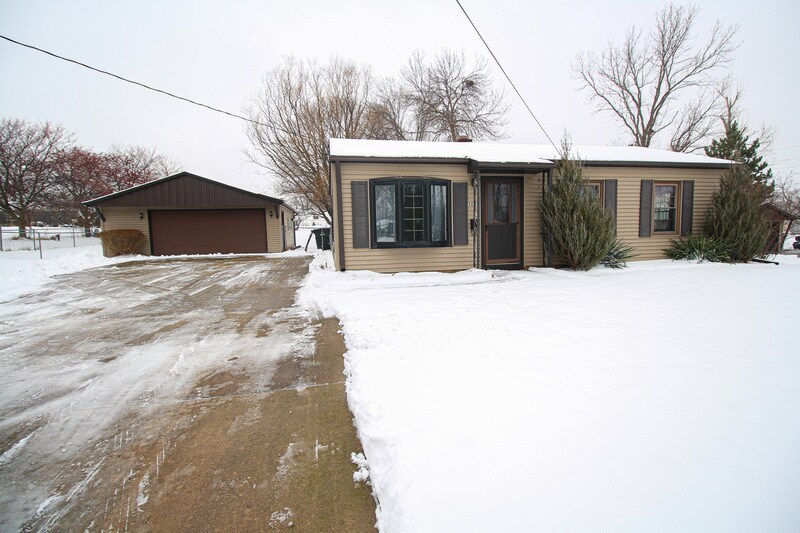 5640 Vermont St SW, Cedar Rapids, IA 52404 House for Rent in Cedar