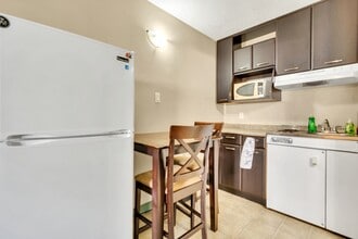 Building Photo - 10415 99 Ave