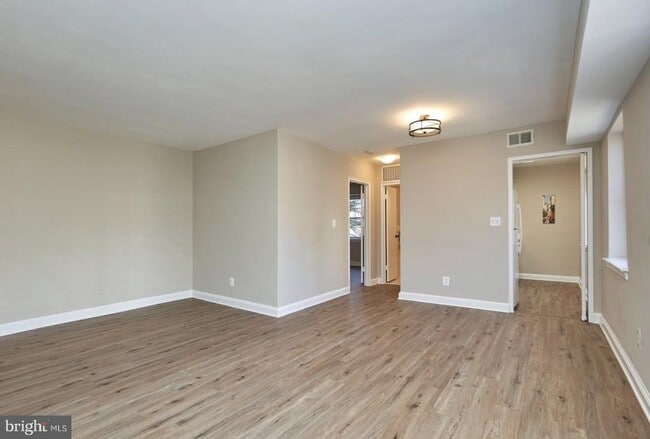 Building Photo - 1322 Fort Myer Dr