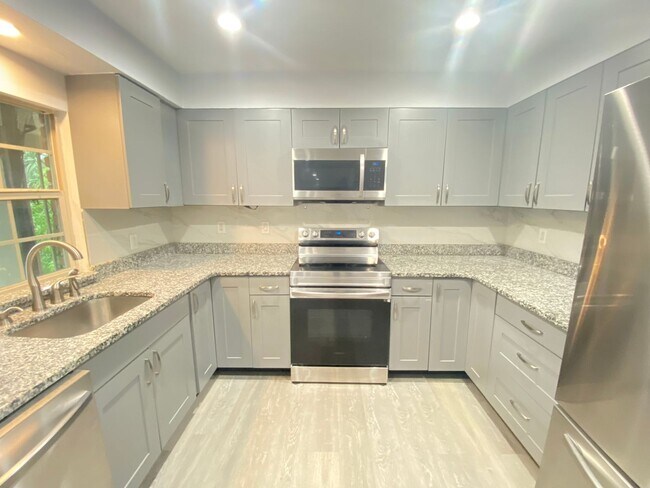 Foto del edificio - 2 bedroom 2 bath condo in desirable Semino...