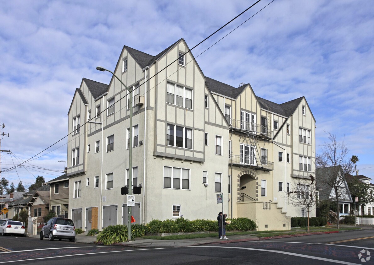Primary Photo - 2317 Fruitvale Ave