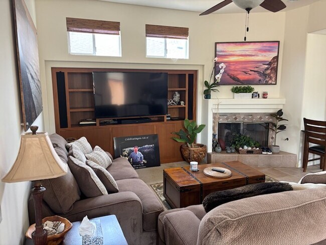 Foto del edificio - Minutes to Moonlight Beach | Stunning 5 Bedroom Encinitas Home