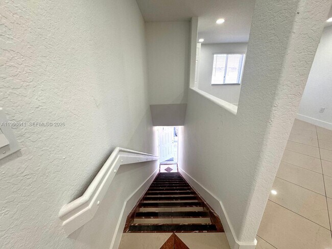 Foto del edificio - 5655 NW 109th Ave