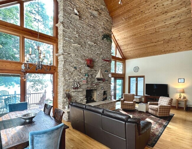 Foto del edificio - 4106 W Lake Shore Dr