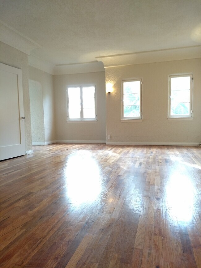 Living Room - 1226 Havenhurst Dr