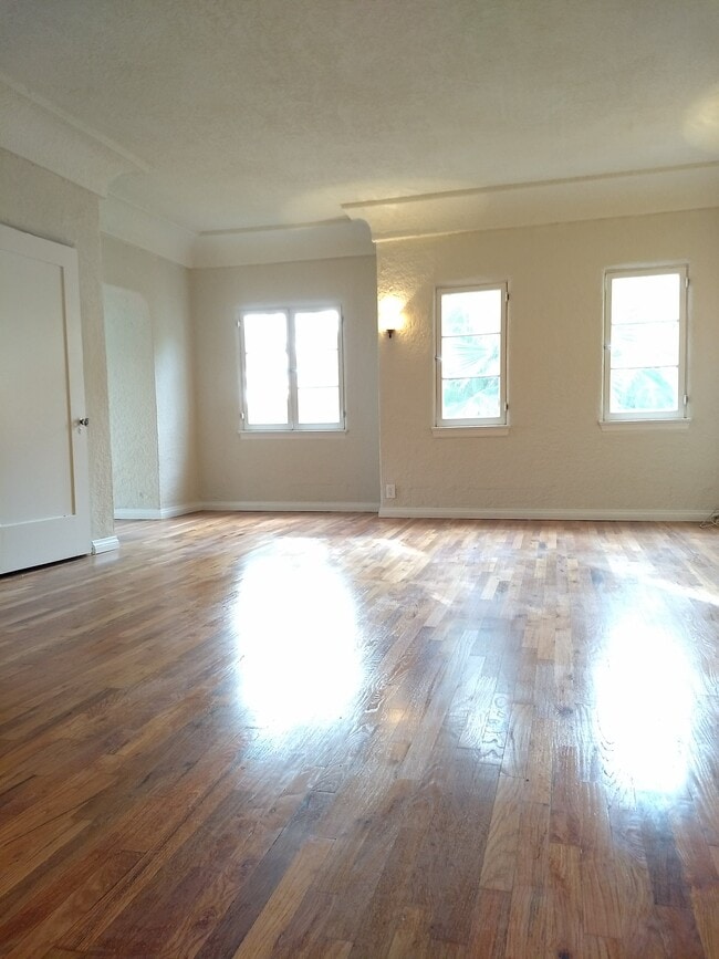 Living Room - 1226 Havenhurst Dr