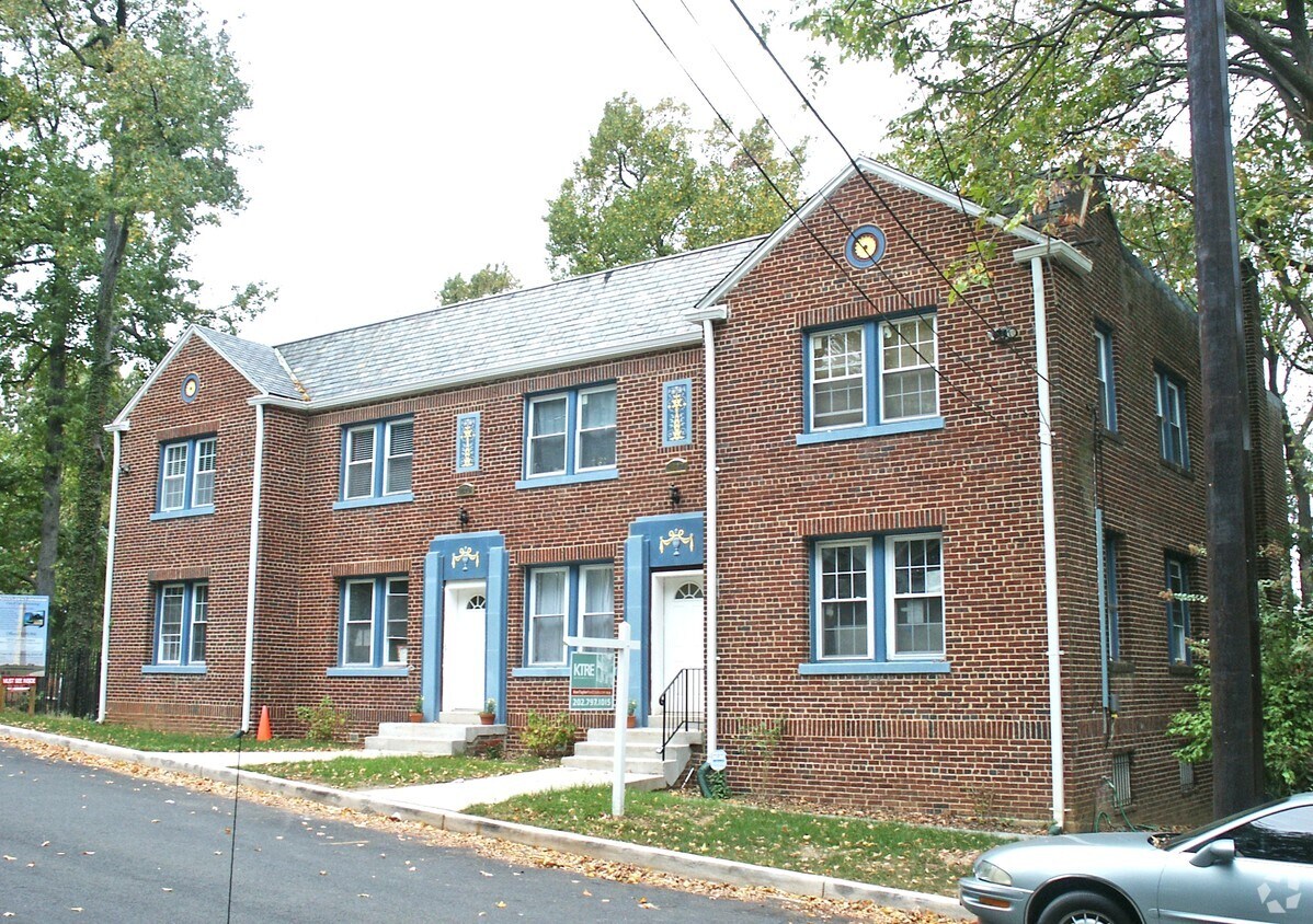 AndreRowe 10-10-07 - 1817-1819 24th Pl SE