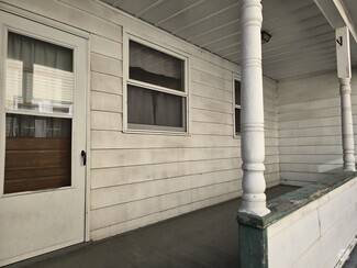 Building Photo - 504 Oak St