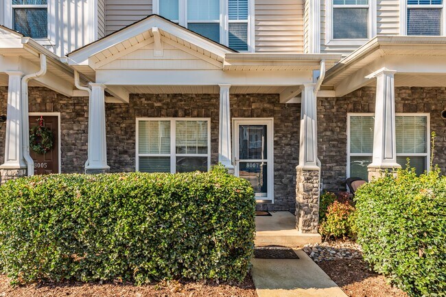 Foto del edificio - New Lower Price! Two-Story Townhome Near RDU Airport!