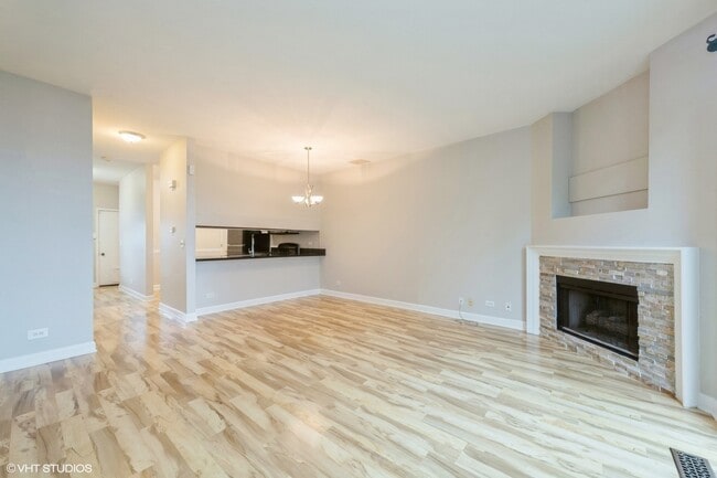 Building Photo - 533 Woodhaven Dr