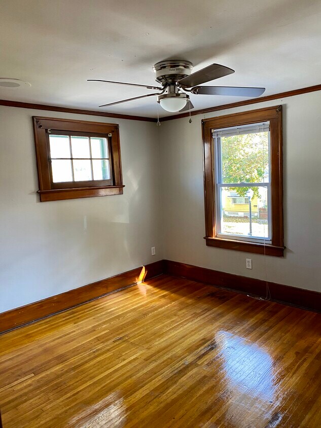 Building Photo - 233 Curlew St