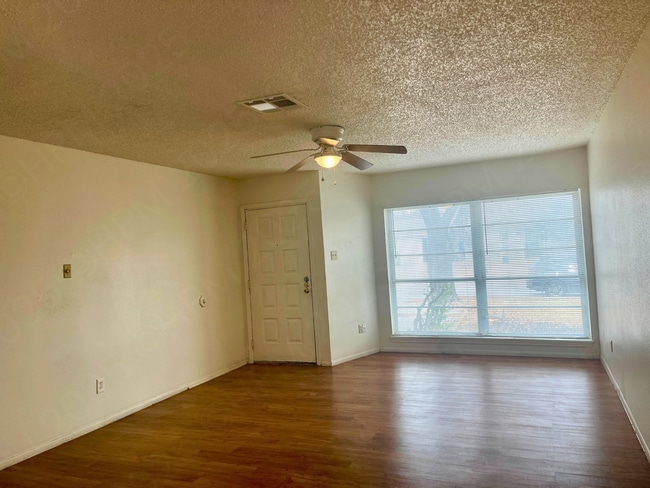 Building Photo - Move-In Special. 1 Month Free Rent with a 12-month lease