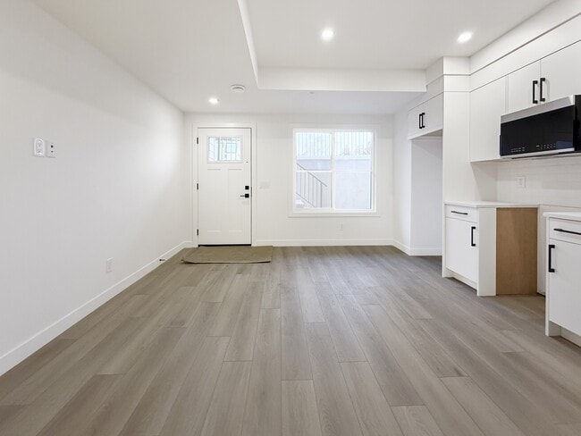 Building Photo - 4805-4881 81 St NW