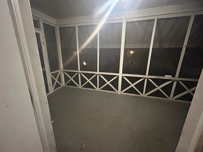 Foto del edificio - 2652 Merwyn Rd