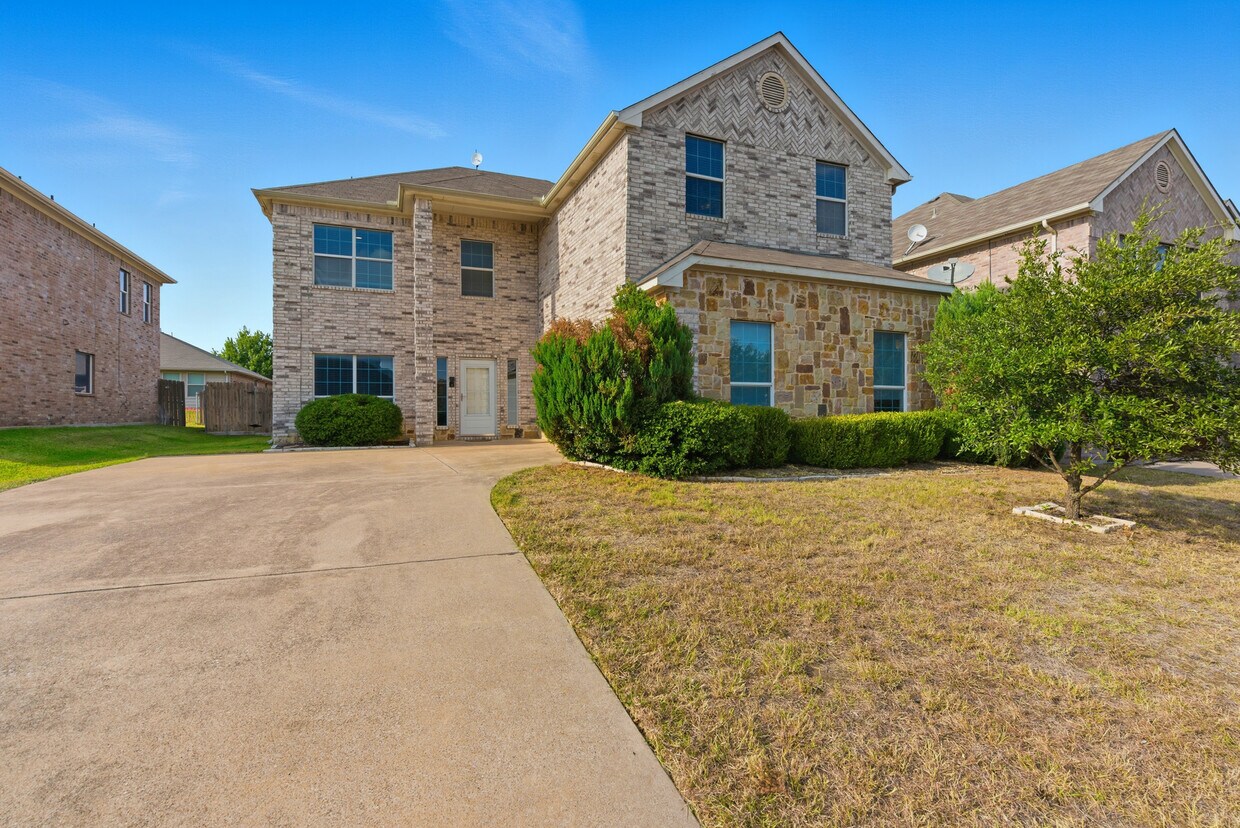 Frente - 12404 Pinestraw Rd