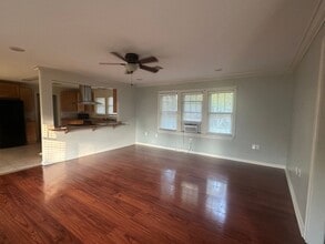 Building Photo - 902 Oaklawn Ave