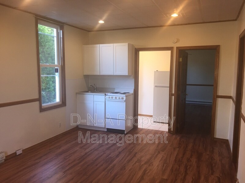 Primary Photo - 1429 Pocono Blvd