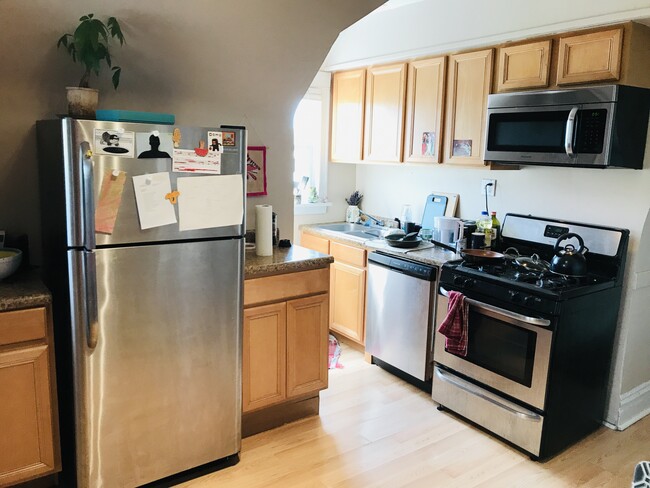 Building Photo - 3434 W Drummond Pl