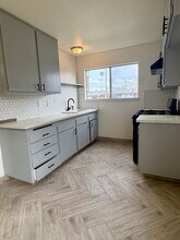 Building Photo - 1951 N Ventura Rd