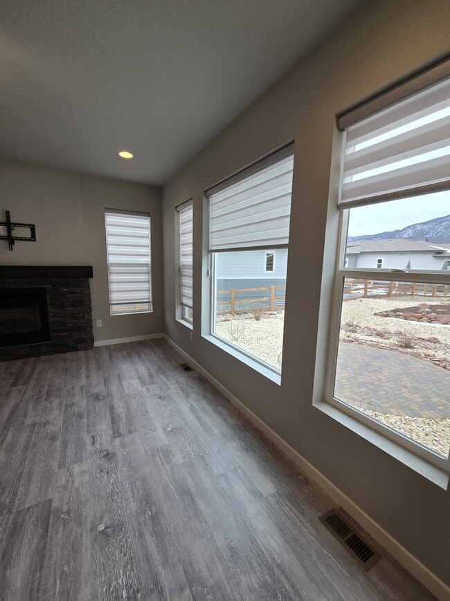 Foto del edificio - 5446 Mesa Top Dr