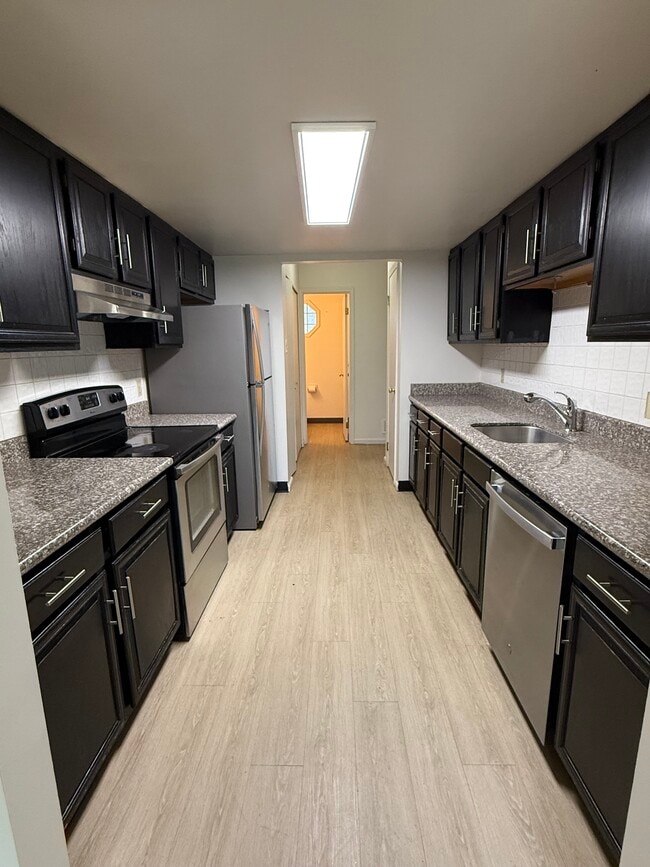 Foto del edificio - 345 Tamarack Dr