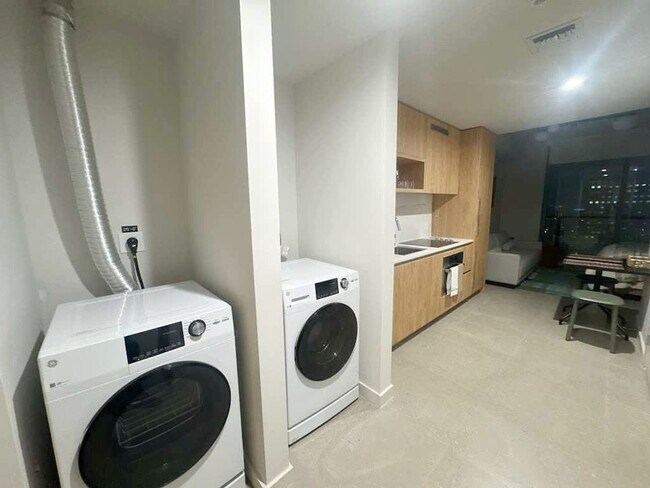 Foto del edificio - 11 NE 6th St