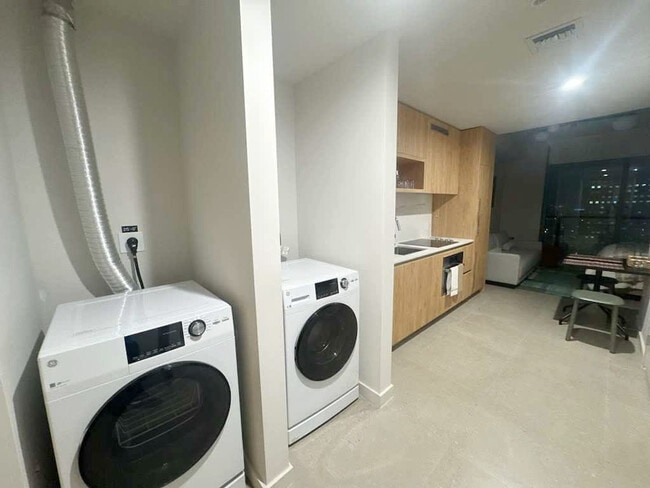 Foto del edificio - 11 NE 6th St