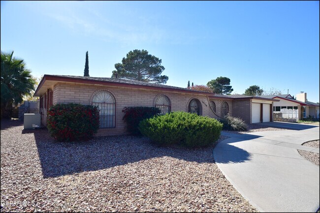 Building Photo - 10720 Aldama Ct