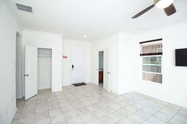 Foto del edificio - 17403 Headstock Rd