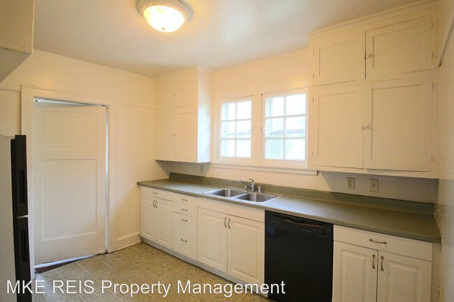 Building Photo - 240 N 34th St