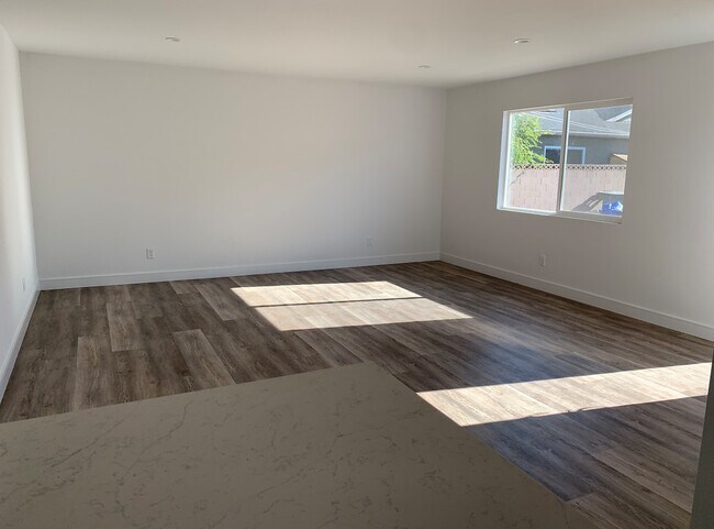 Living room - 1222 Felbar Ave